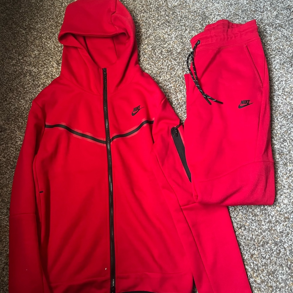 Red Nike Tech